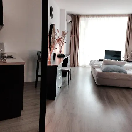 Boho 4 Pools 10min To The Apartman Burgasz