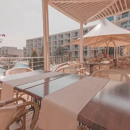 Boho 4 Pools 10min To The Apartment Burgas